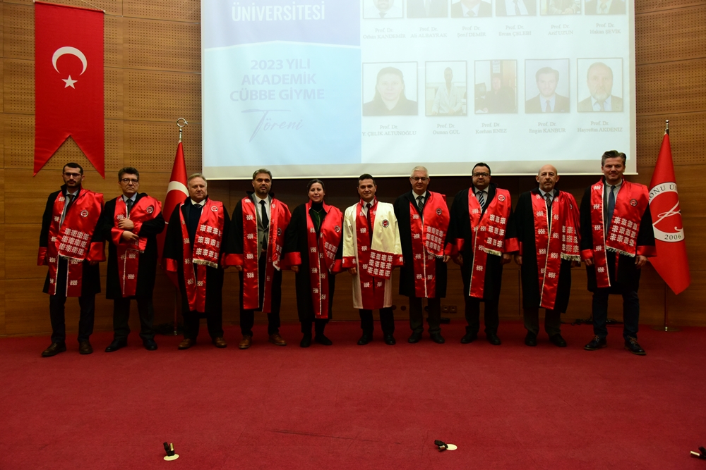Üniversitemizde "Akademik Cübbe Giyme ve Akademik Başarı, Teşvik ve Ödül Töreni" Gerçekleştirildi